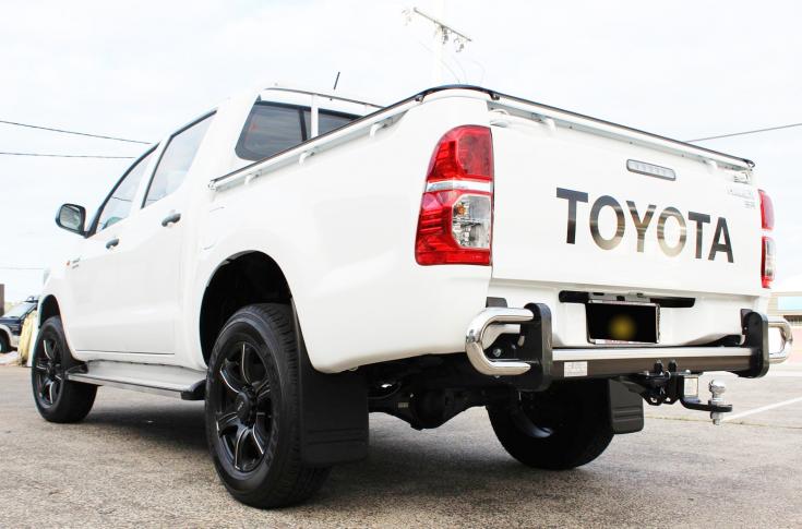TOYOTA HILUX N70 4WD REBEL BLACK PIPED